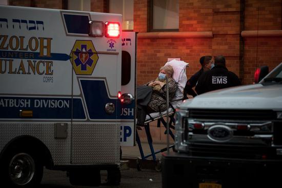 Medical workers move a patient from the ambulance at Maimonides Medical Center in Brooklyn of New York, the United States, March 28, 2020. (Photo by Michael Nagle/Xinhua)