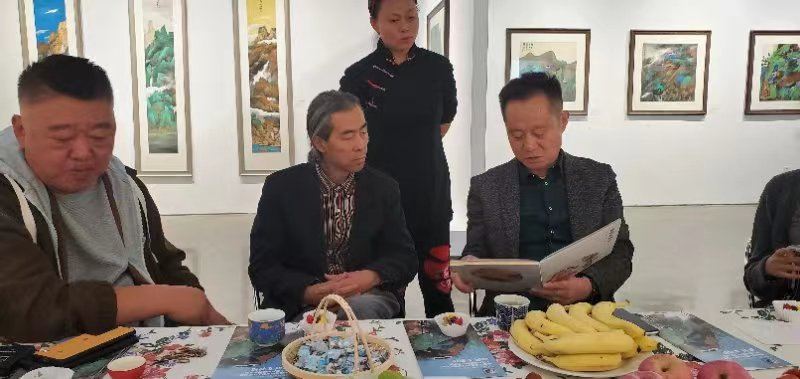 远山的呼唤_武剑飞现代重彩作品展开幕